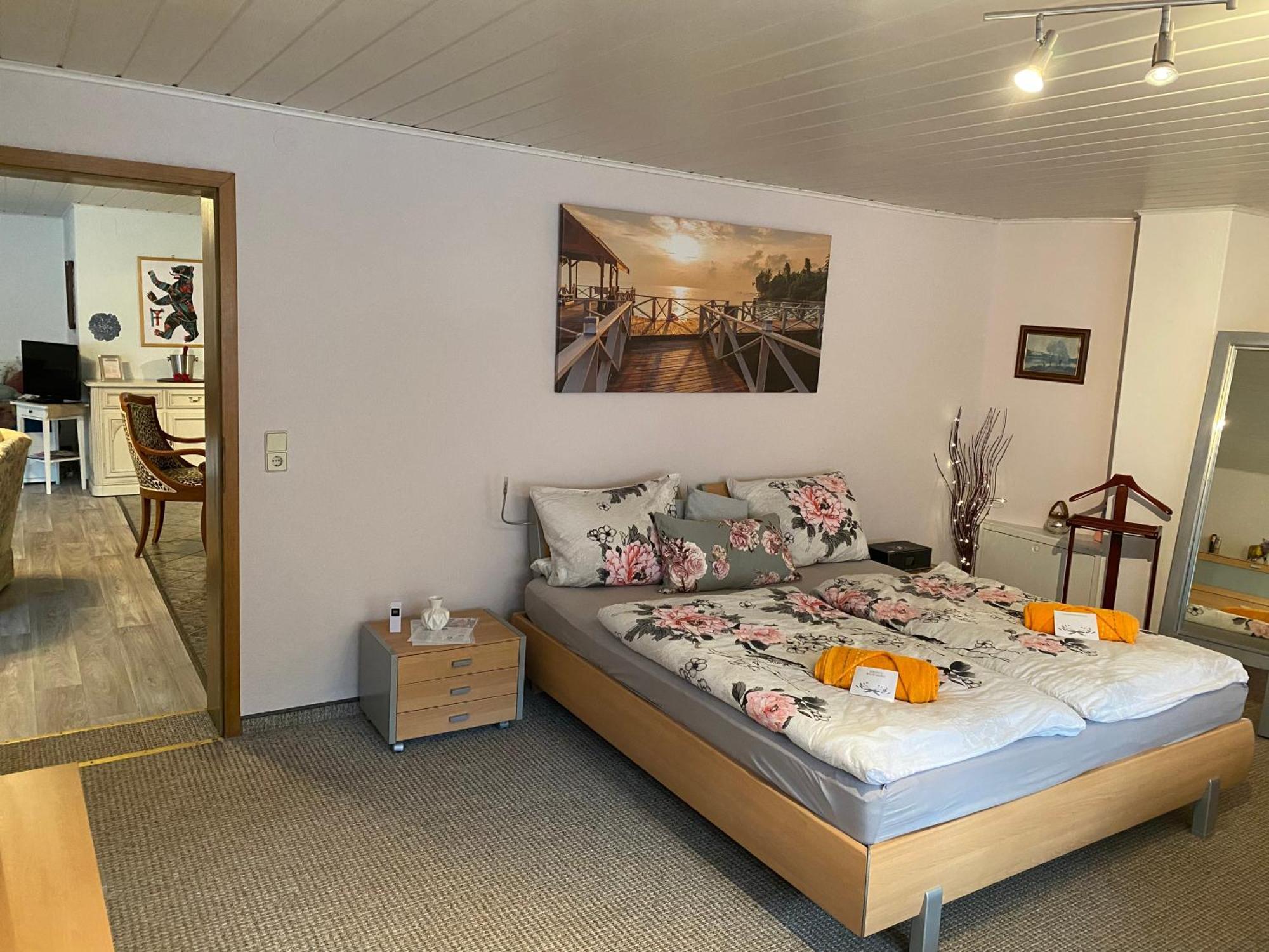 Grosse Helle Wohnung Am Wald In Bad Saarow Nahe Gruenheide Und Berlin Souterrain Екстериор снимка