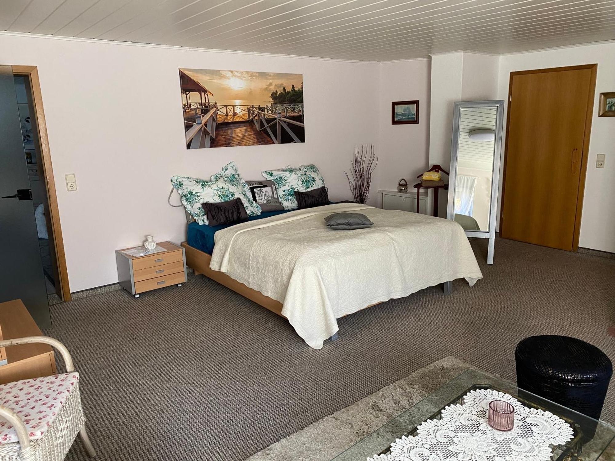 Grosse Helle Wohnung Am Wald In Bad Saarow Nahe Gruenheide Und Berlin Souterrain Екстериор снимка